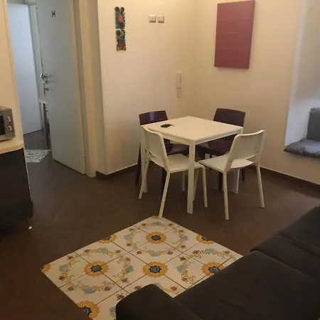 Palazzo Della Poesia 2* Salerno