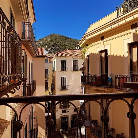 Palazzo Della Poesia فندق مبيت وإفطار 4*